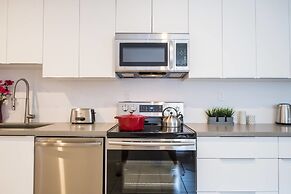Chic & Central 3-bedroom in Little Italy