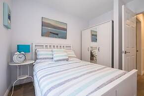 Chic & Central 3-bedroom in Little Italy