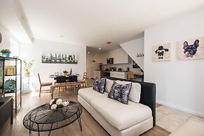 Chic & Central 3-bedroom in Little Italy