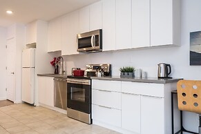 Chic & Central 3-bedroom in Little Italy