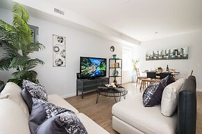 Chic & Central 3-bedroom in Little Italy