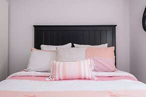 Chic & Central 3-bedroom in Little Italy