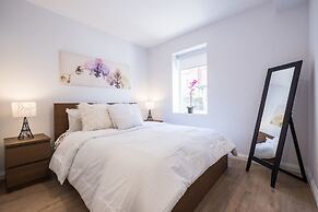 Chic & Central 3-bedroom in Little Italy