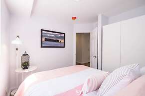 Chic & Central 3-bedroom in Little Italy