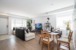 Chic & Central 3-bedroom in Little Italy