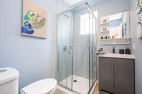 Chic & Central 3-bedroom in Little Italy