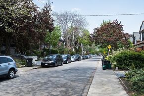 Chic & Central 3-bedroom in Little Italy