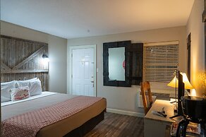 Lone Star Lodge and Marina