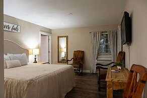 Lone Star Lodge and Marina