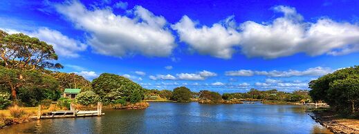 Stanley Lakeside Spa Cabins