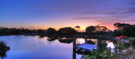 Stanley Lakeside Spa Cabins