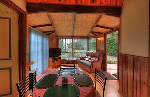 Stanley Lakeside Spa Cabins