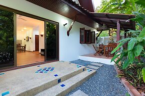 Blissful Jacuzzi Living at Villa Nikkie2