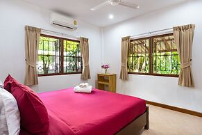 Blissful Jacuzzi Living at Villa Nikkie2