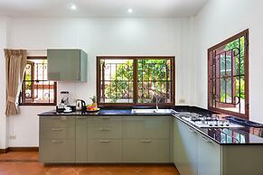 Blissful Jacuzzi Living at Villa Nikkie2