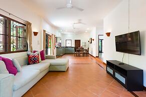 Blissful Jacuzzi Living at Villa Nikkie2