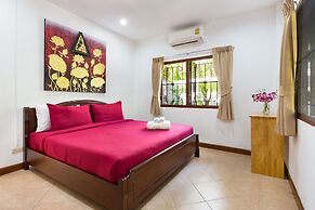 Blissful Jacuzzi Living at Villa Nikkie2