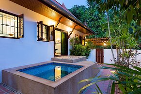 Blissful Jacuzzi Living at Villa Nikkie2