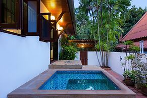Blissful Jacuzzi Living at Villa Nikkie2