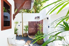 Blissful Jacuzzi Living at Villa Nikkie2