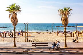 Premium suites on Beach Ben Yehuda 43