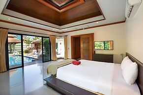 Boutique 3BR Pool Villa Bianca NaiHarn