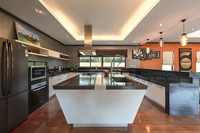 Generous 6BR Balinese Pool Villa Sophia