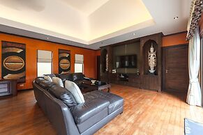 Generous 6BR Balinese Pool Villa Sophia