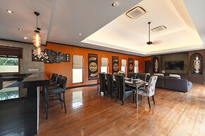 Generous 6BR Balinese Pool Villa Sophia