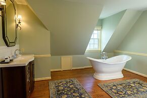 The Red Fox Inn & Tavern