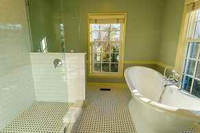 The Red Fox Inn & Tavern