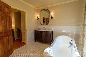 The Red Fox Inn & Tavern