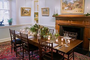 The Red Fox Inn & Tavern