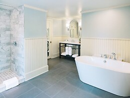 The Red Fox Inn & Tavern