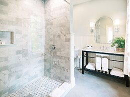 The Red Fox Inn & Tavern