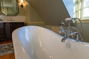 The Red Fox Inn & Tavern