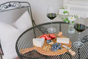 The Red Fox Inn & Tavern