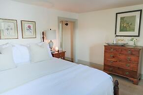 The Red Fox Inn & Tavern