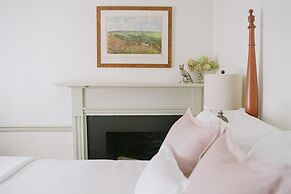 The Red Fox Inn & Tavern