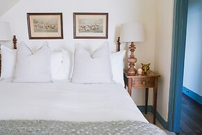 The Red Fox Inn & Tavern