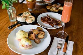 The Red Fox Inn & Tavern