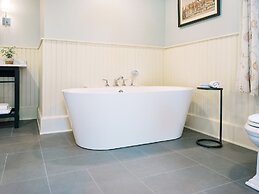 The Red Fox Inn & Tavern