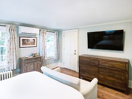 The Red Fox Inn & Tavern