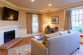 The Red Fox Inn & Tavern