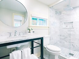 The Red Fox Inn & Tavern