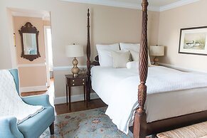 The Red Fox Inn & Tavern