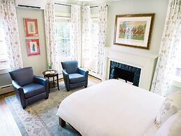 The Red Fox Inn & Tavern