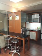 Apartment The Suites Metro by Herlan