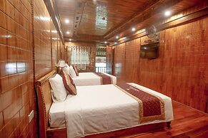 Thung Nham Hotel & Resort