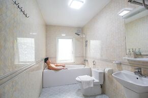 Thung Nham Hotel & Resort